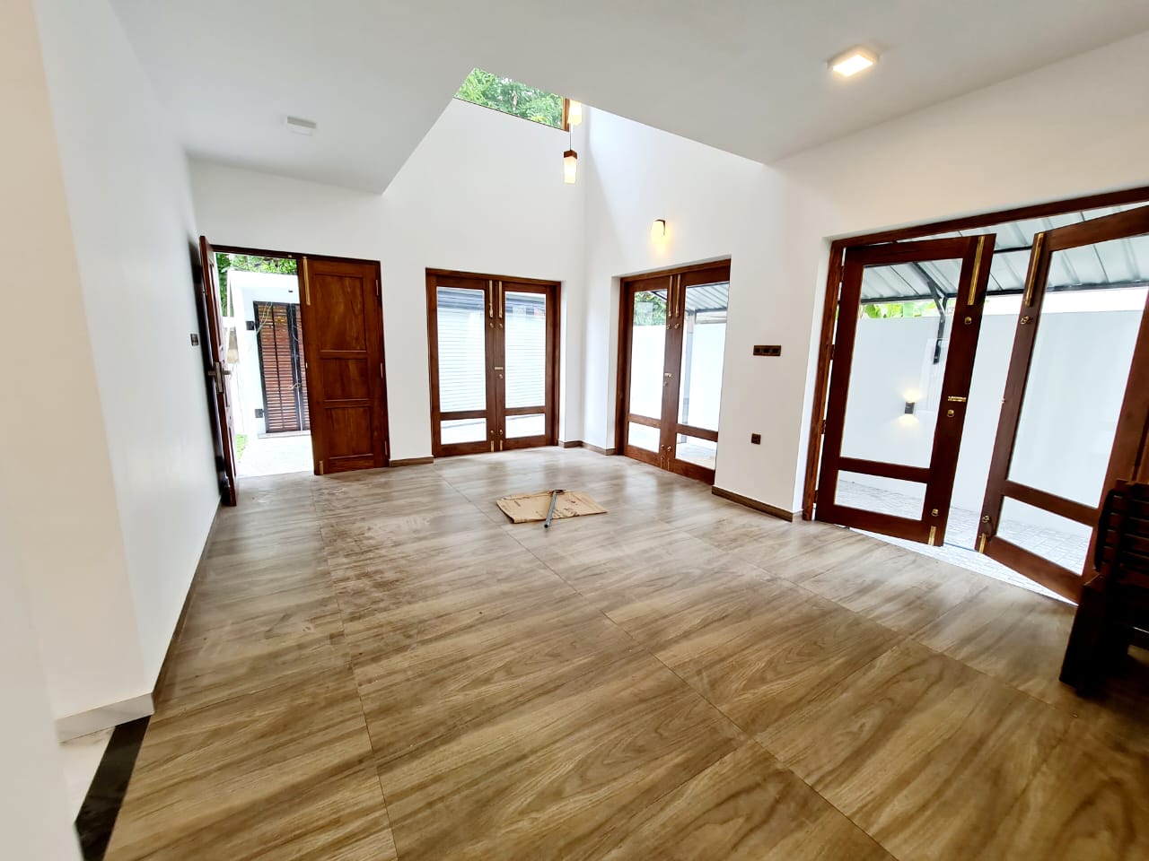 Luxury  House for in Maharagam-SAMPLE